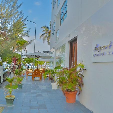 Airport Beach Hotel Hulhumale Bagian luar foto