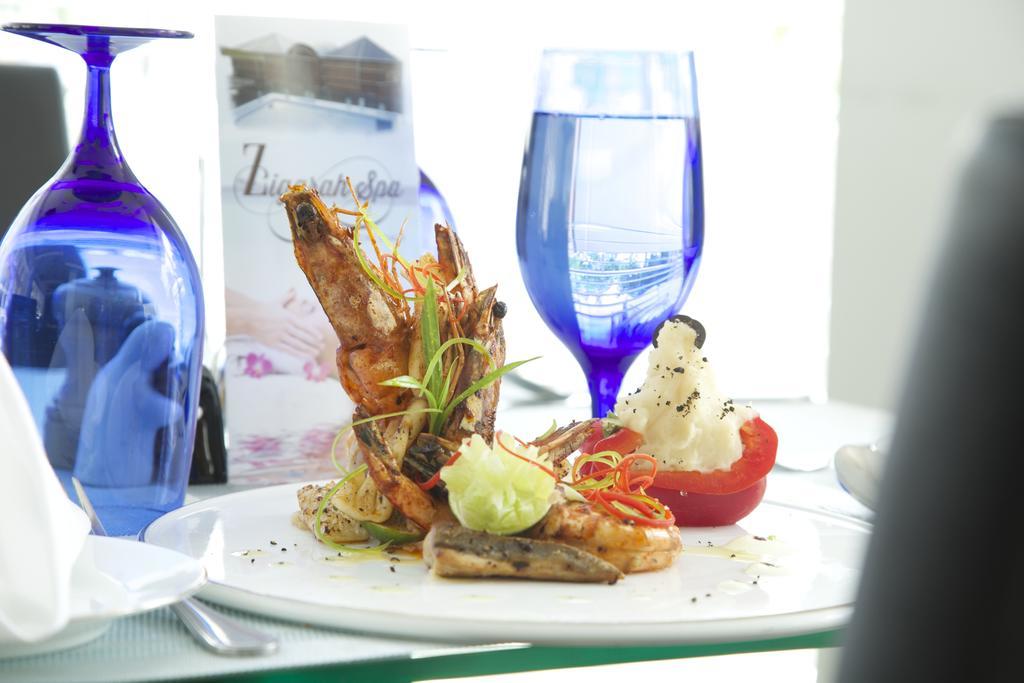 Airport Beach Hotel Hulhumale Bagian luar foto