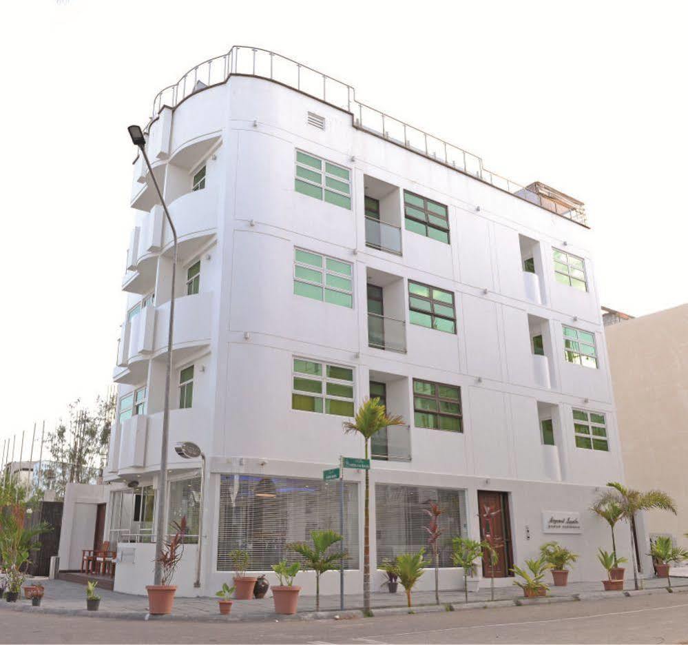 Airport Beach Hotel Hulhumale Bagian luar foto