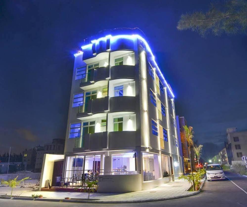Airport Beach Hotel Hulhumale Bagian luar foto