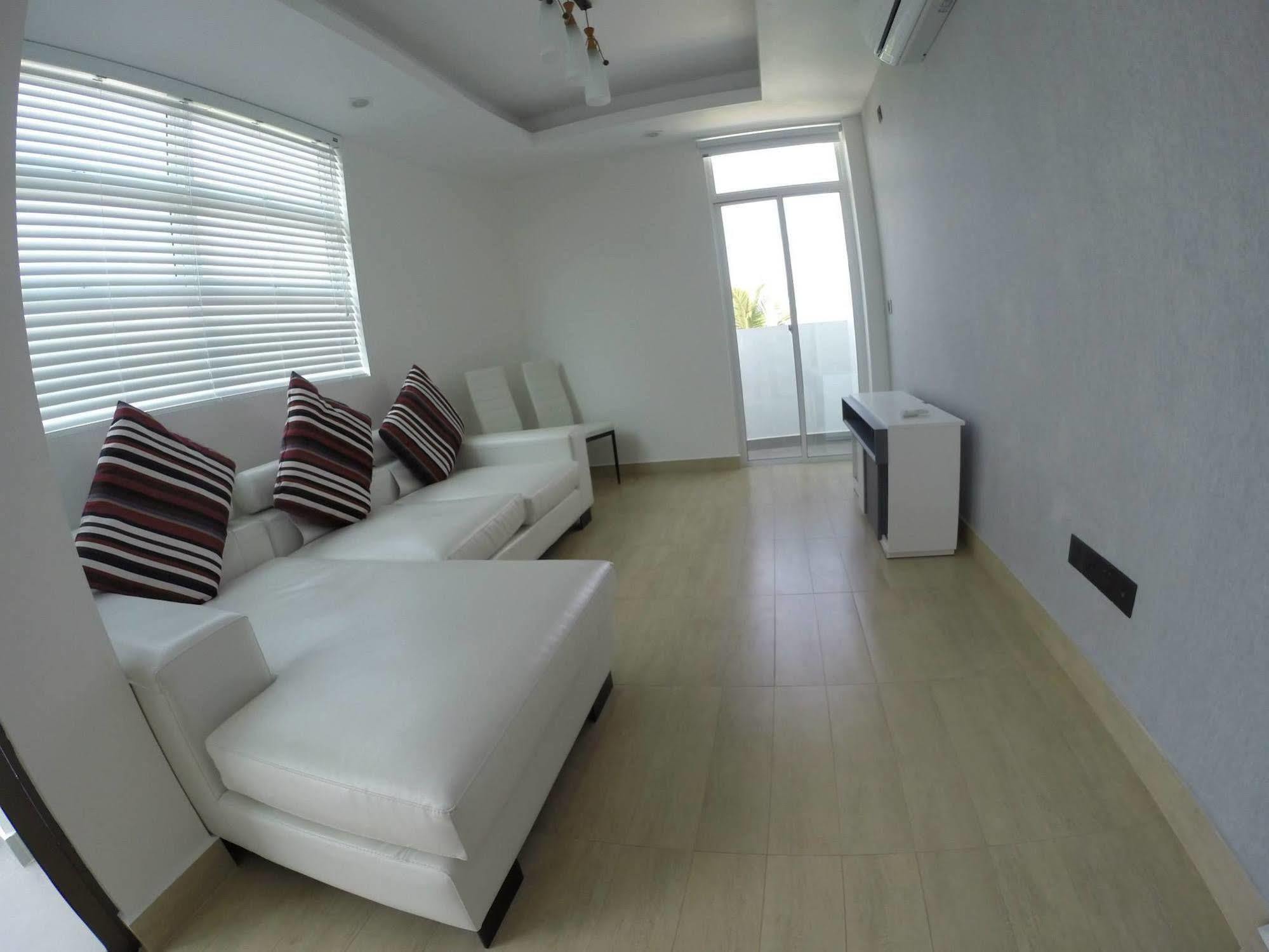 Airport Beach Hotel Hulhumale Bagian luar foto