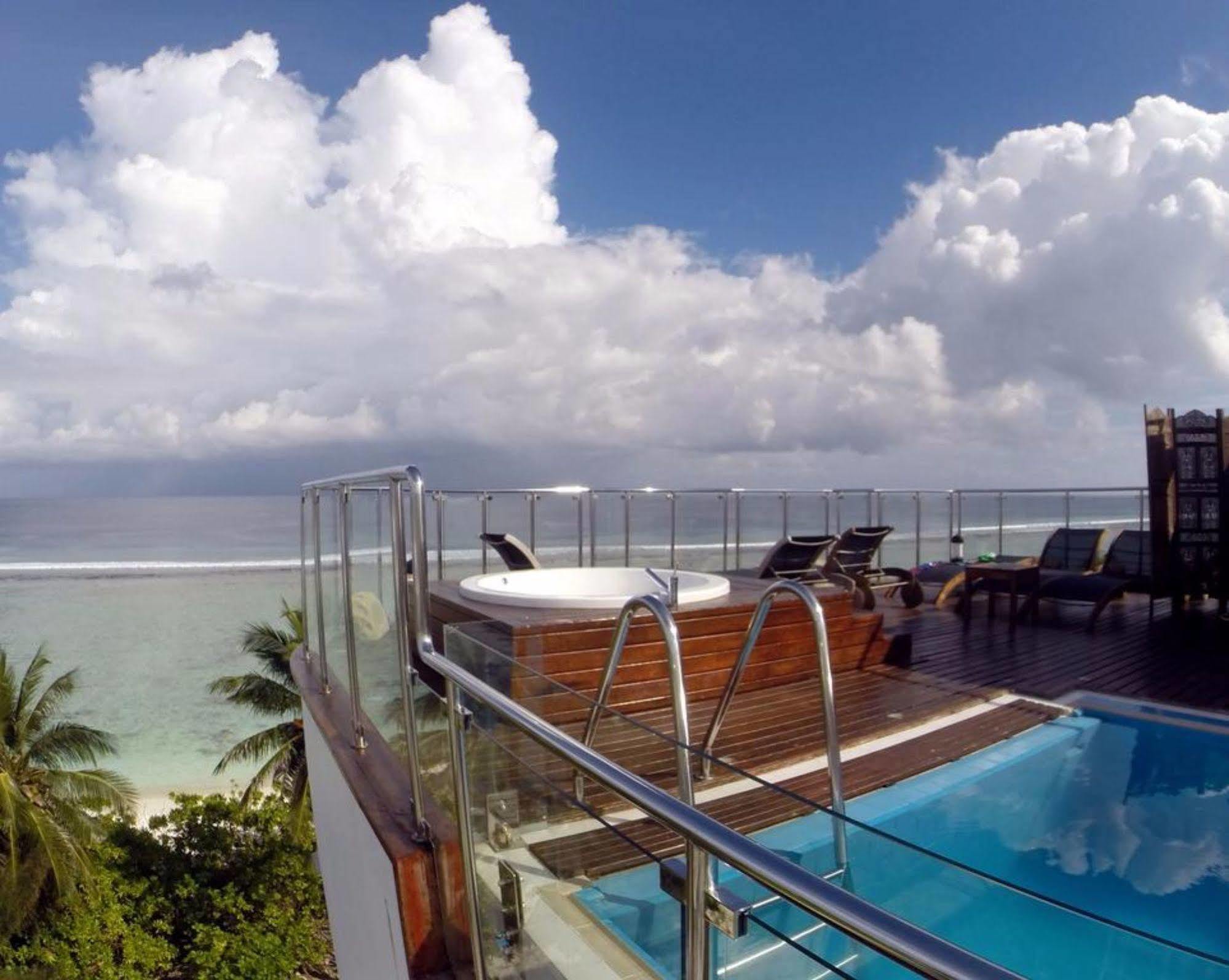 Airport Beach Hotel Hulhumale Bagian luar foto