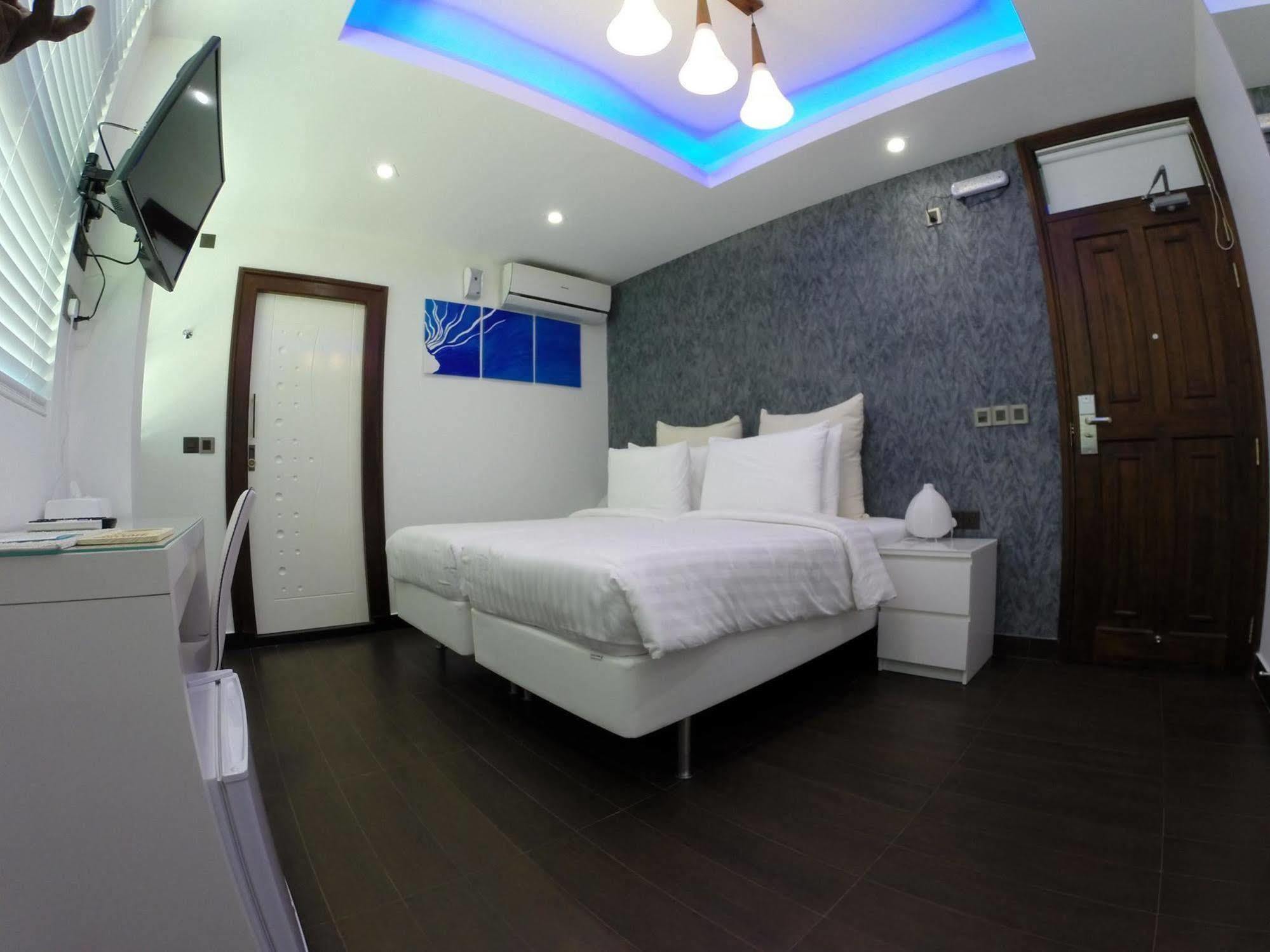 Airport Beach Hotel Hulhumale Bagian luar foto