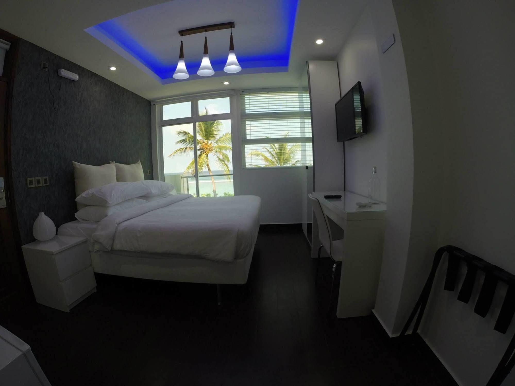 Airport Beach Hotel Hulhumale Bagian luar foto